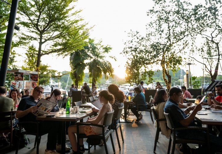 Two Chefs Bar Slideshow Image 5